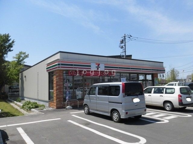 コンビニ　セブンイレブン北本町西店（コンビニ）まで669m