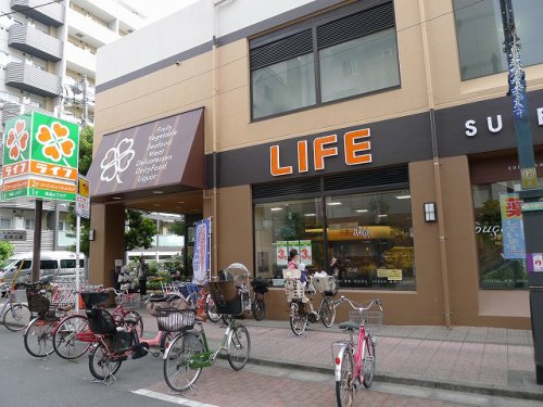 スーパー　ライフ 仲宿店（スーパー）まで207m