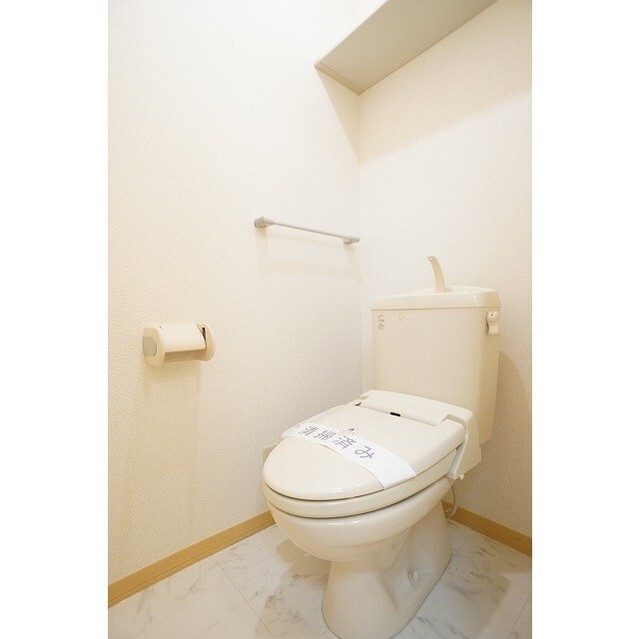 トイレ　トイレは温水洗浄便座付です♪