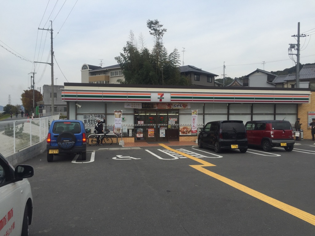 コンビニ　セブンイレブン 富田林瀧谷不動店（コンビニ）まで401m
