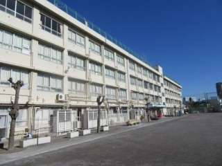 中学校　目黒区立東山中学校（中学校）まで608m