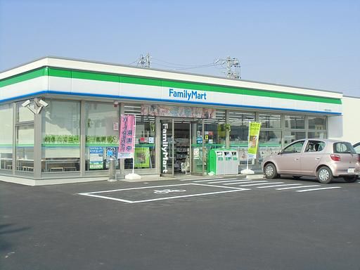 コンビニ　ファミリーマート（コンビニ）まで220m