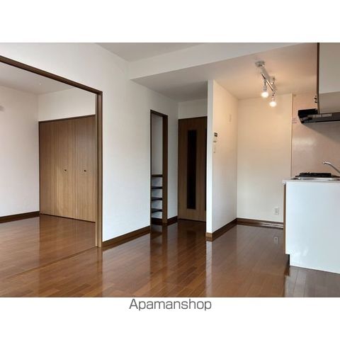 アルファポート中野坂上の居間写真