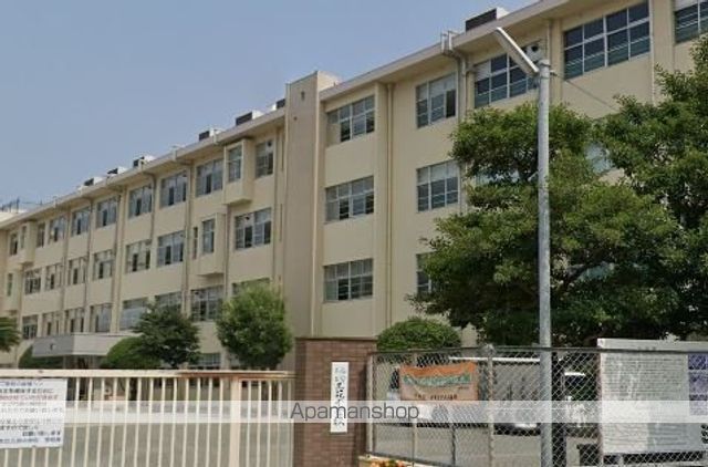 中学校　福岡市立中学校三筑中学校（中学校）まで408m