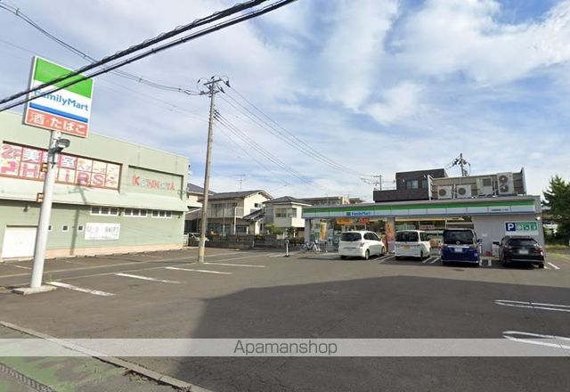 コンビニ　ファミリーマート（コンビニ）まで519m
