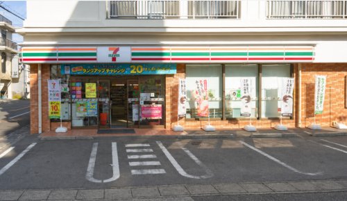 コンビニ　セブンイレブン 三島駅西通り店（コンビニ）まで41m