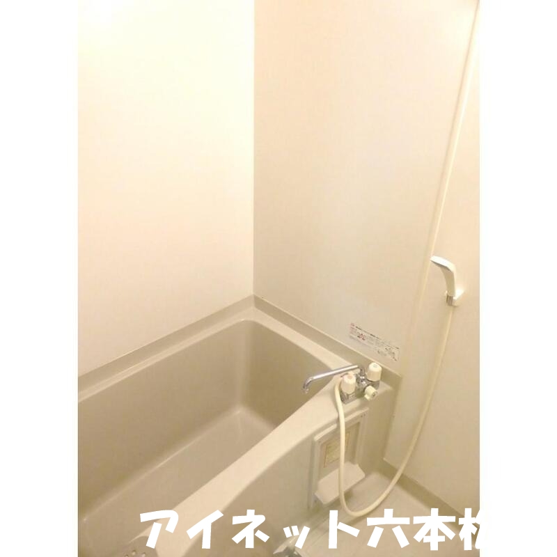 バス・シャワールーム　1日の疲れを流しましょう。