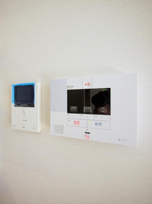 セキュリティ　モニターフォン、セコムホームセキュリティー完備。