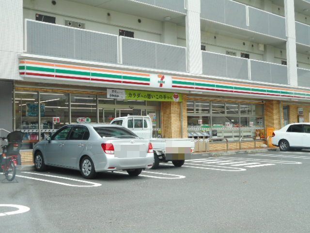 コンビニ　セブンイレブン（コンビニ）まで520m