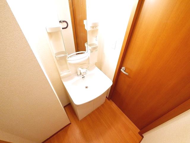 洗面設備　コンパクトで使いやすい洗面所