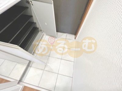阪急神戸線 十三駅 徒歩10分 7階建 築28年の玄関写真