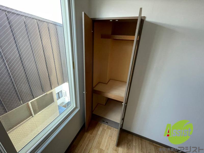 収納　寝室の収納です。部屋がすっきり片付きます。