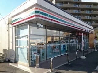 コンビニ　セブンイレブン様（コンビニ）まで440m