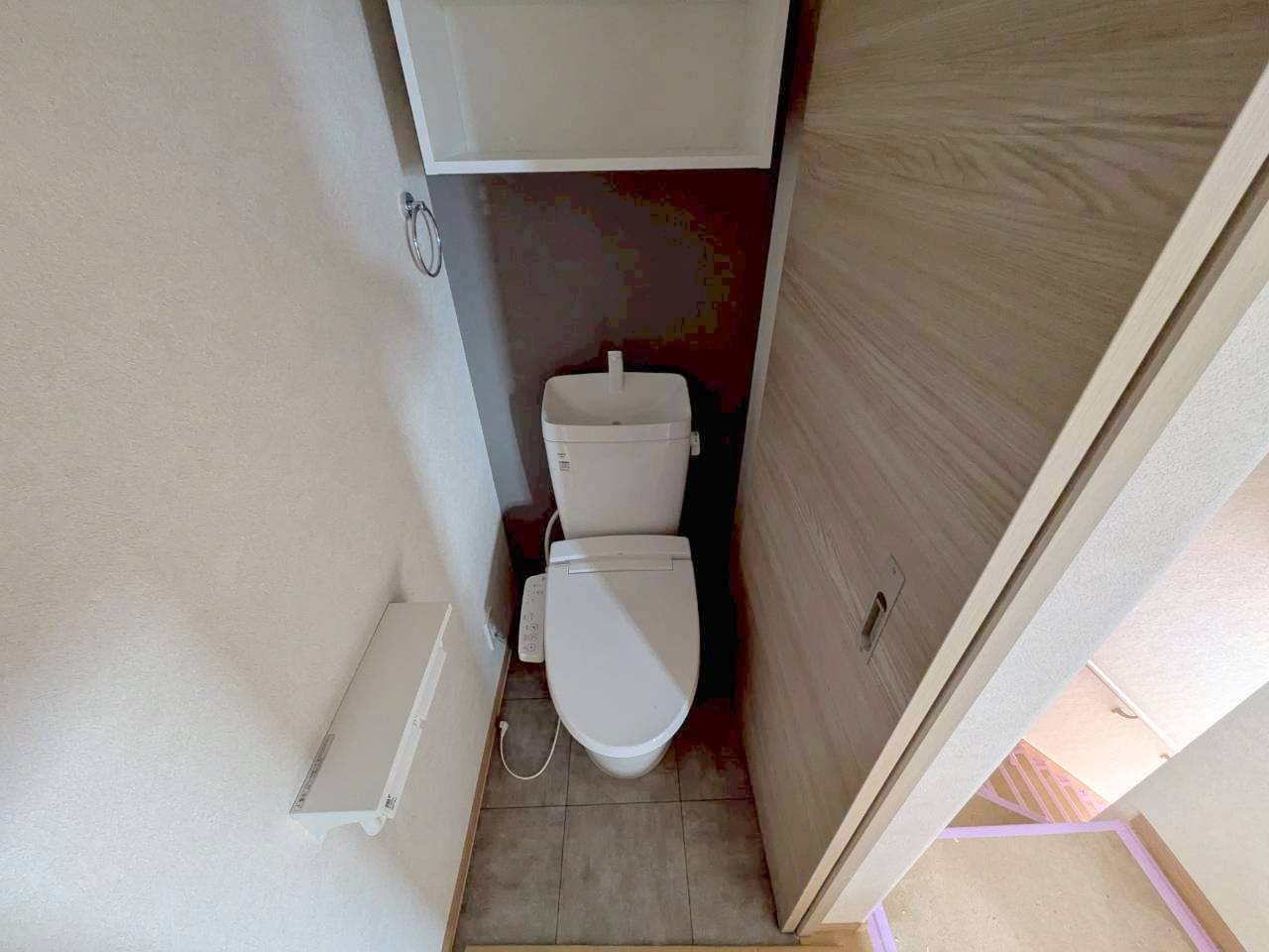 トイレ　写真は201号室(角部屋)のものです。