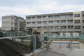 中学校　堺市立中百舌鳥中学校（中学校）まで923m