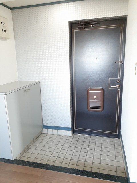 ロイヤルタウンの玄関写真