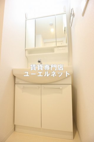 洗面設備　清潔感ある独立洗面台で毎日気持ちよく♪