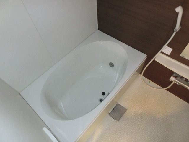 バス・シャワールーム　広い浴室
