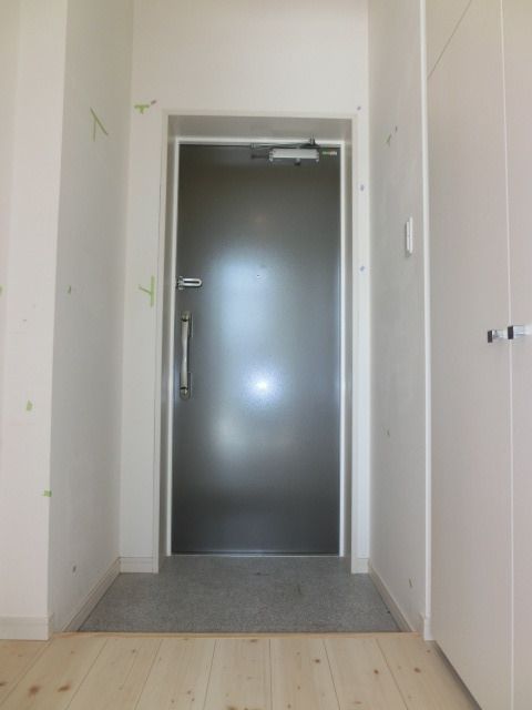玄関　玄関は収納あります