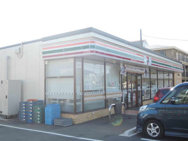 コンビニ　セブンイレブン（コンビニ）まで530m