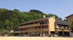 小学校　豊岡市立城崎小学校（小学校）まで591m