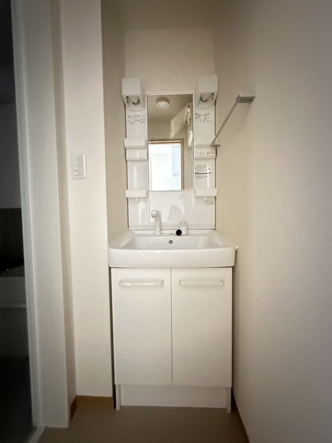 洗面設備　別部屋参考写真です