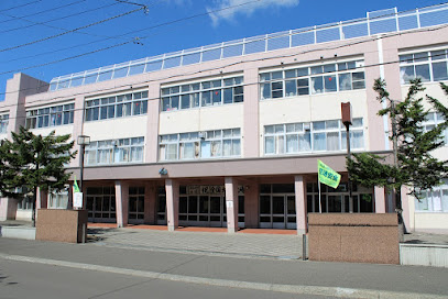 中学校　札幌市立厚別北中学校（中学校）まで1397m