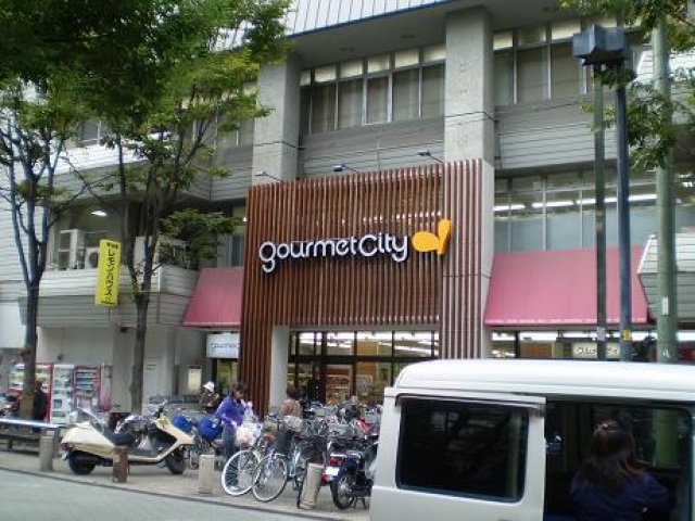 スーパー　ダイエー江坂駅前店（スーパー）まで277m