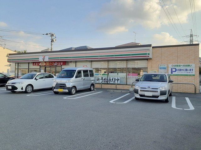 コンビニ　セブンイレブン粕屋内橋店（コンビニ）まで500m