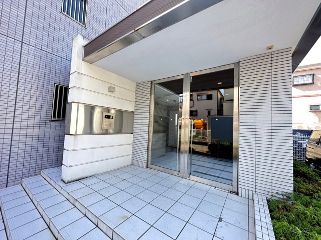エントランス　詳細は、RISUMO江坂本店までお問合せください♪