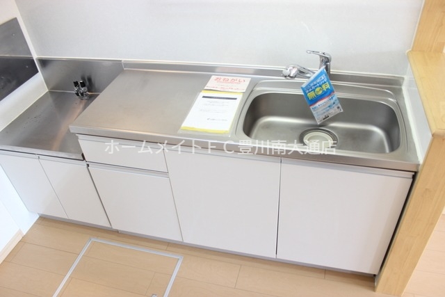 キッチン　同型別部屋写真（反転）