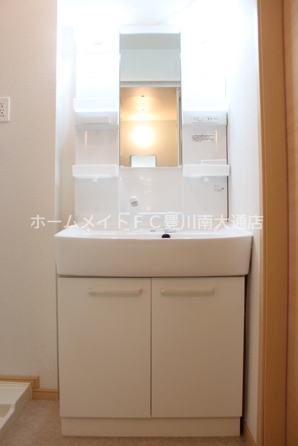 洗面設備　同型別部屋写真（反転）