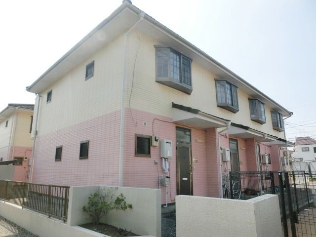 建物外観　コンビニなども近く便利です