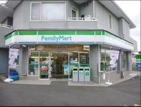 コンビニ　ファミリーマート たかはし吉井店（コンビニ）まで820m