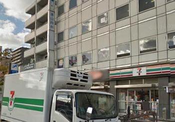 コンビニ　セブンイレブン中央区福岡大濠公園駅前店（コンビニ）まで236m