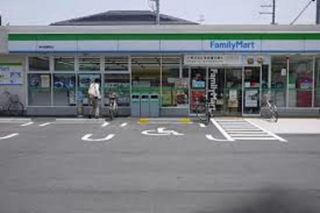 コンビニ　ファミリーマート堺北長尾町店（コンビニ）まで74m