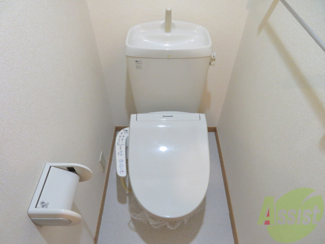 トイレ　ウォシュレットなどの各機能が付いた便利なトイレです。
