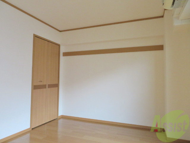 その他部屋・スペース　日中からは陽がよく入ってきます。暖かくて気持ち良いですよ。
