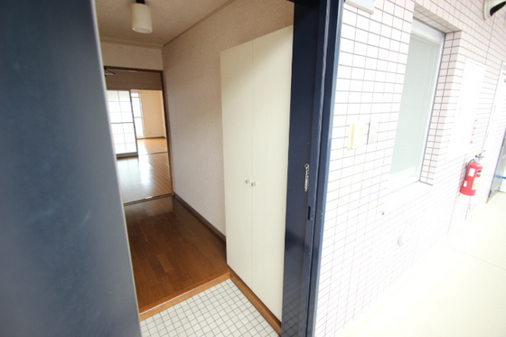 玄関　＊他の部屋の写真を使用しています。