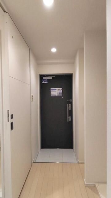 玄関　写真は同タイプ住居です。