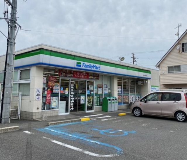 コンビニ　ファミリーマート和歌山秋葉町店（コンビニ）まで644m