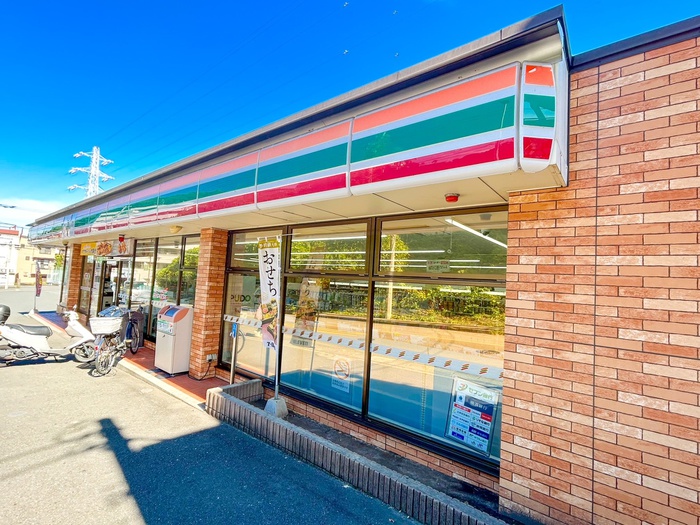 コンビニ　セブンイレブン（コンビニ）まで540m
