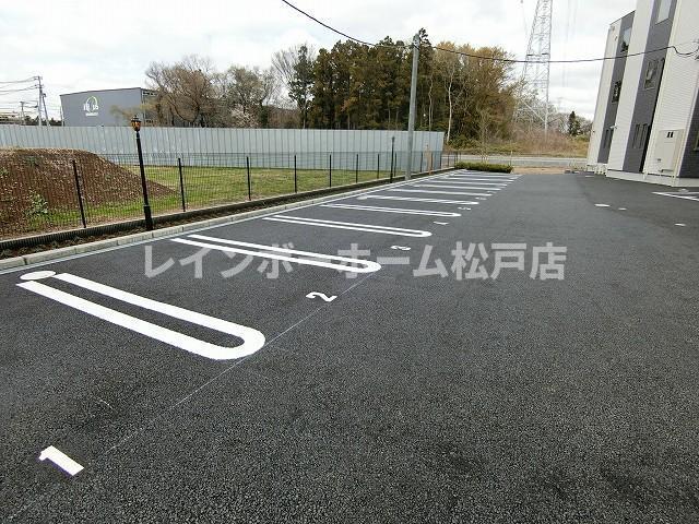 駐車場　駐車場に車を止められます