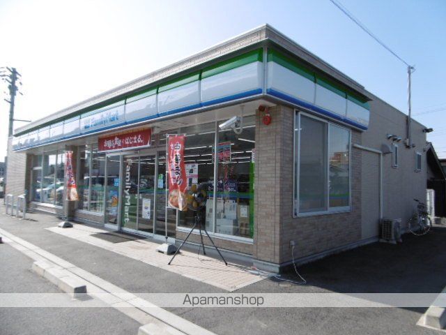 コンビニ　ファミリーマート（コンビニ）まで252m