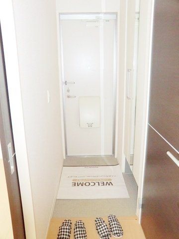 玄関　玄関は下駄箱も付いてます。