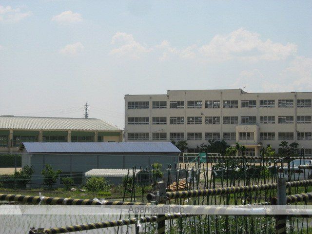 小学校　高槻市立土室小学校（小学校）まで957m
