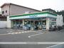 コンビニ　ファミリーマート（コンビニ）まで823m