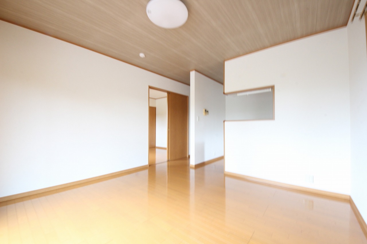 居室・リビング　こちらの居間で趣味の時間をお楽しみください