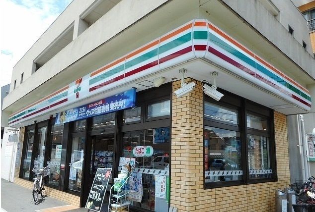 コンビニ　セブンイレブン（コンビニ）まで550m