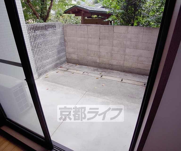 バルコニー　広々専用庭ですね・